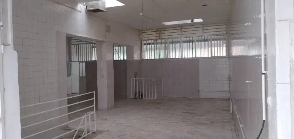 ظرفیت خالی سالن تجاری بهداشتی ۳۷۰ متر
