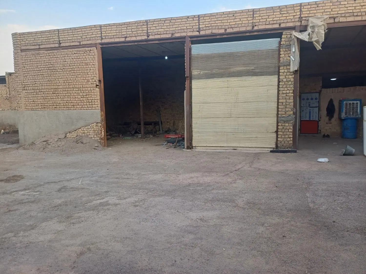 ظرفیت خالی اجاره انبار یا کارگاه صنعتی ۱۰۰۰ متری در جاده معدن قم