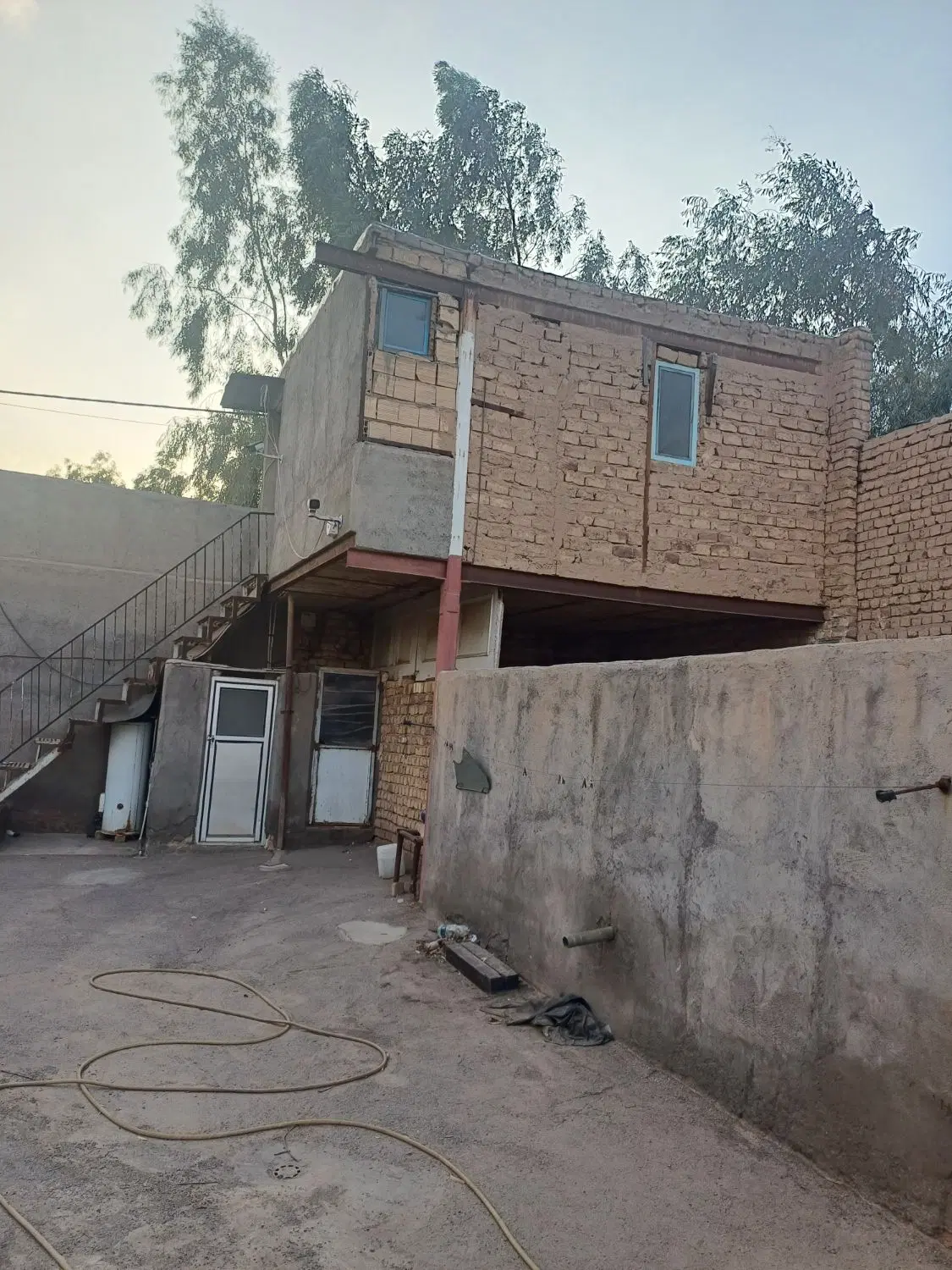 ظرفیت خالی اجاره انبار یا کارگاه صنعتی ۱۰۰۰ متری در جاده معدن قم