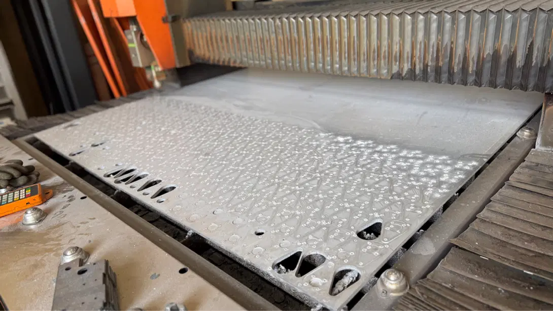 ظرفیت خالی خدمات برش لیزر فلزات، خمکاری CNC و مونتاژ