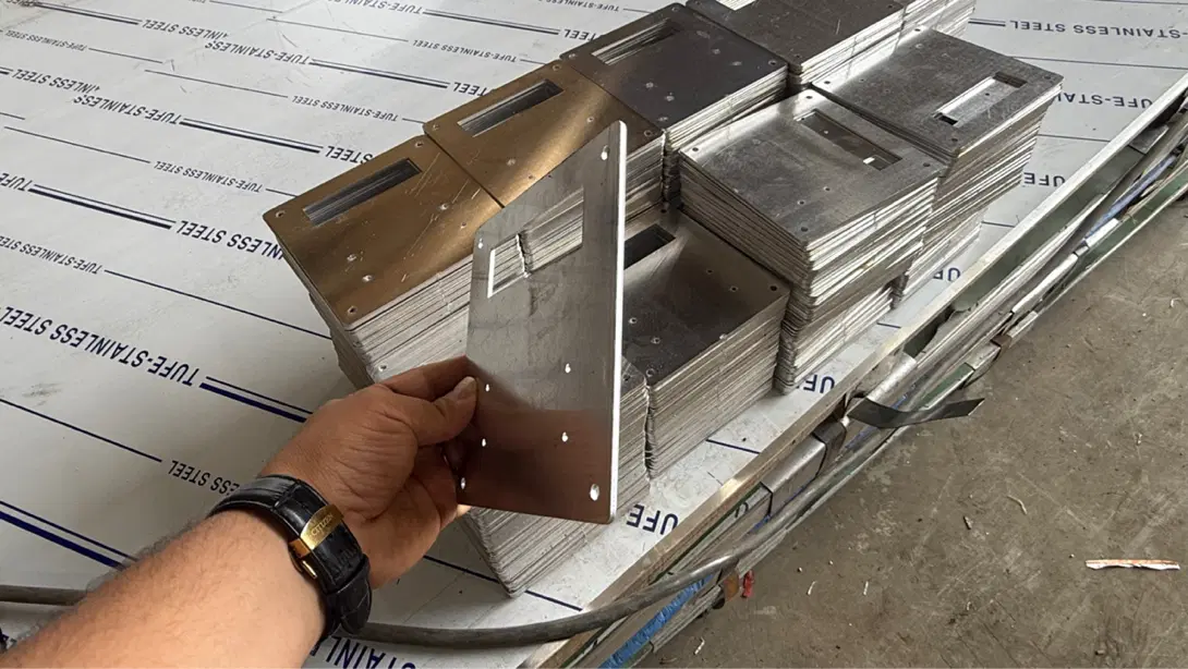 ظرفیت خالی خدمات برش لیزر فلزات، خمکاری CNC و مونتاژ