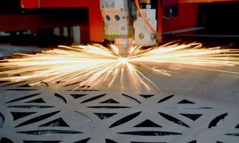 ظرفیت خالی خدمات برش لیزر CNC و خمکاری ورق فلزی