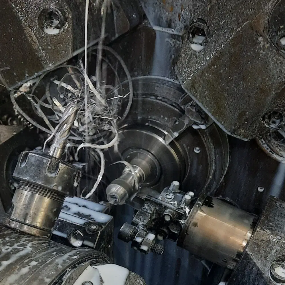 پذیرش سفارش سری‌تراشی و تولید قطعات CNC در اصفهان
