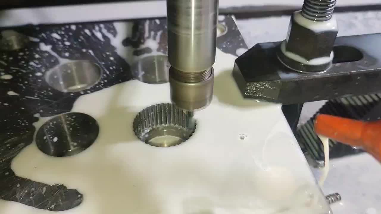 ظرفیت خالی پذیرش سفارش طراحی قالب و خدمات فرز CNC