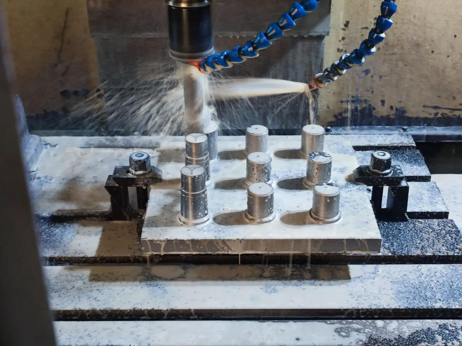 ظرفیت خالی پذیرش سفارش طراحی قالب و خدمات فرز CNC