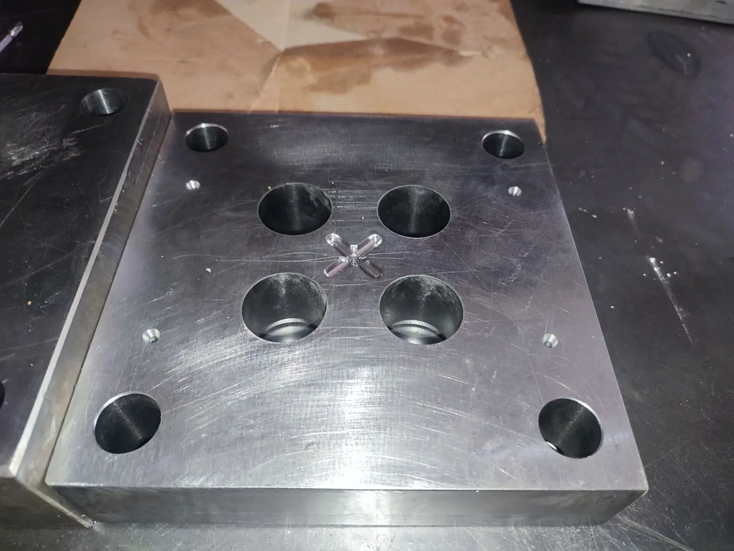 ظرفیت خالی پذیرش سفارش طراحی قالب و خدمات فرز CNC