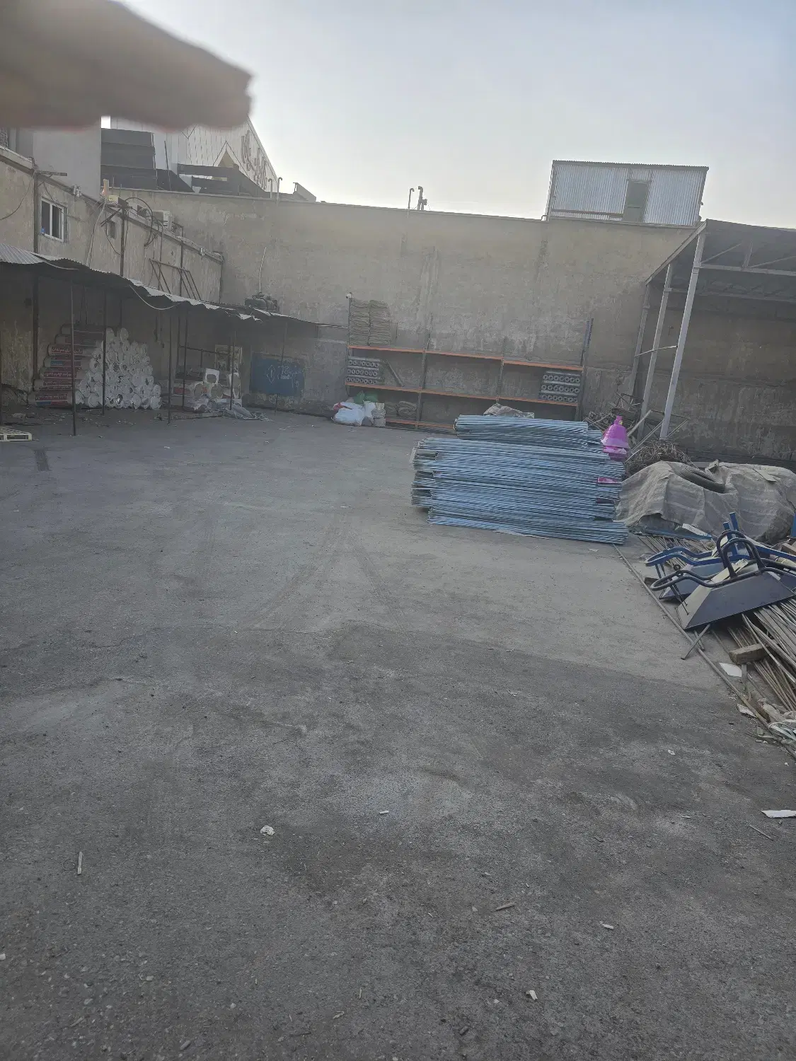 ظرفیت خالی اجاره انبار ۳۰۰ متری در بازار آهن شادآباد