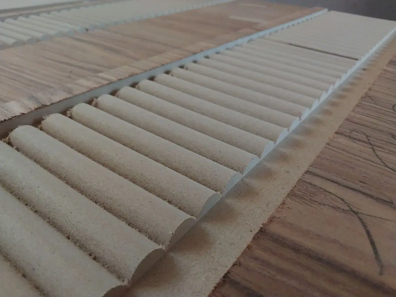 ظرفیت خالی پذیرش سفارش خدمات CNC چوب و MDF؛ میز ۲×۴ و روتاری