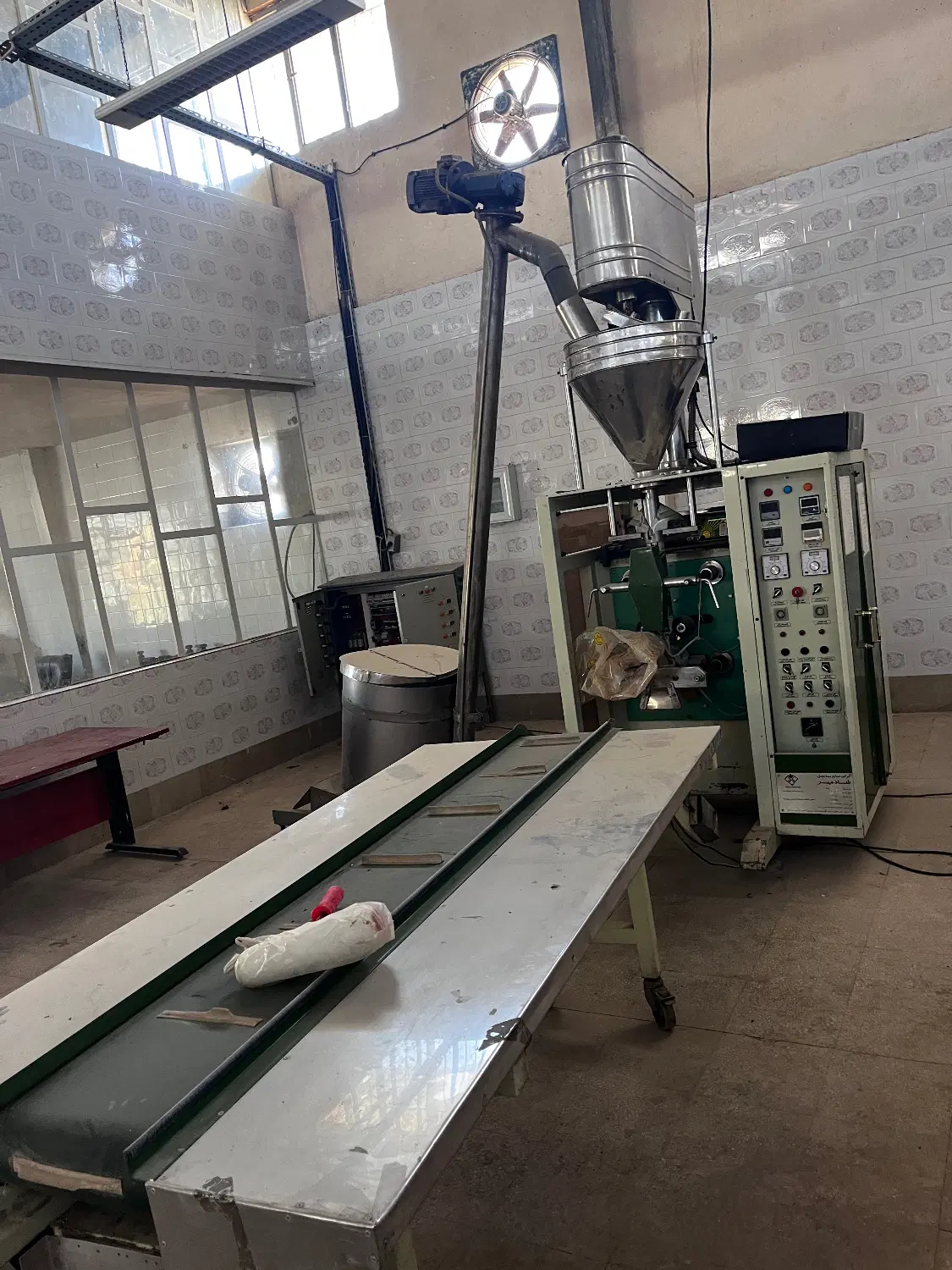 ظرفیت خالی اجاره کارخانه بسته‌بندی مواد غذایی با ۳ خط تولید در زرقان