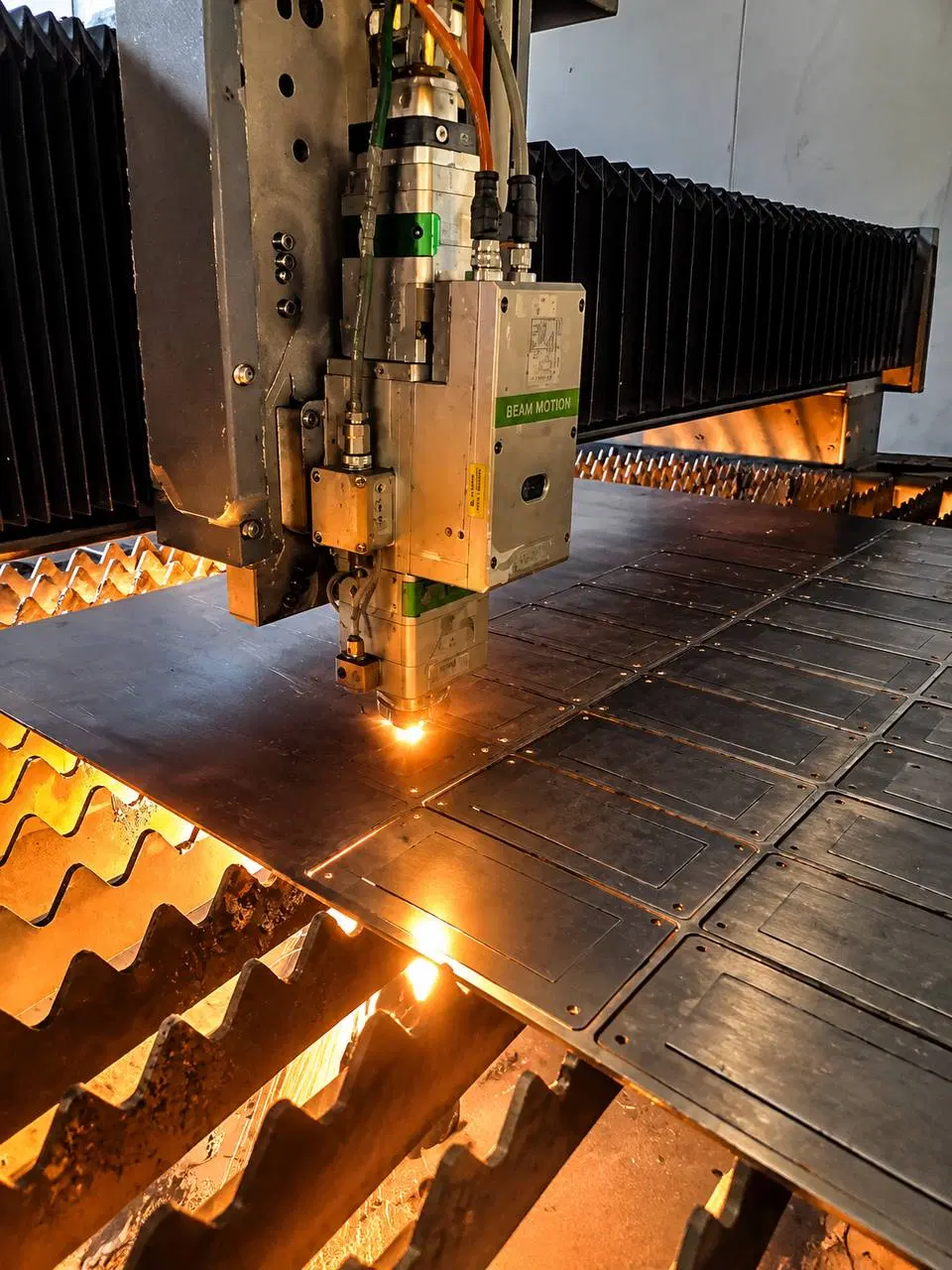 ظرفیت خالی پذیرش سفارش برش لیزر فایبر CNC فلزات