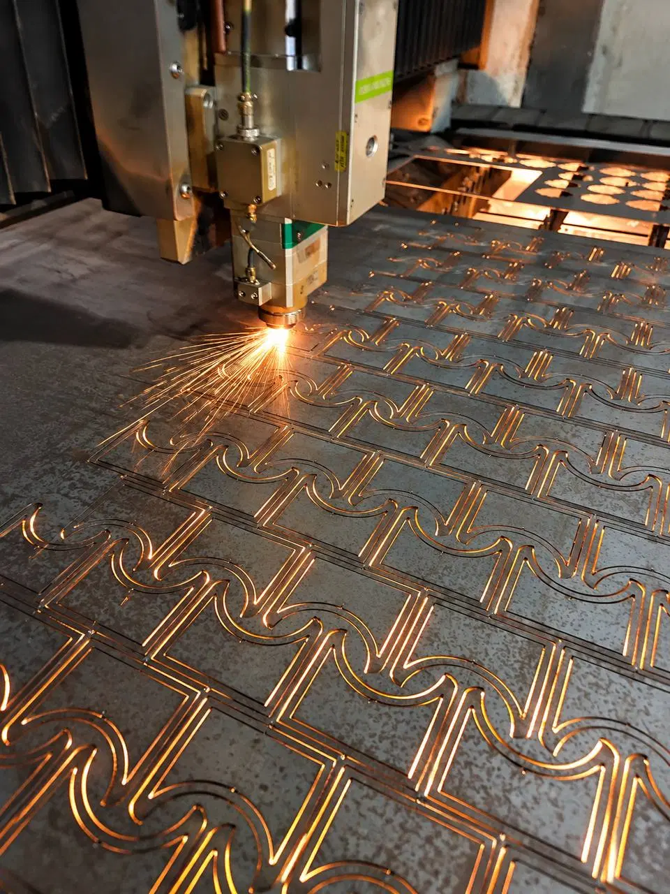 ظرفیت خالی پذیرش سفارش برش لیزر فایبر CNC فلزات