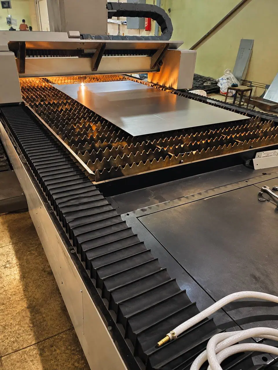 ظرفیت خالی پذیرش سفارش برش لیزر فایبر CNC فلزات