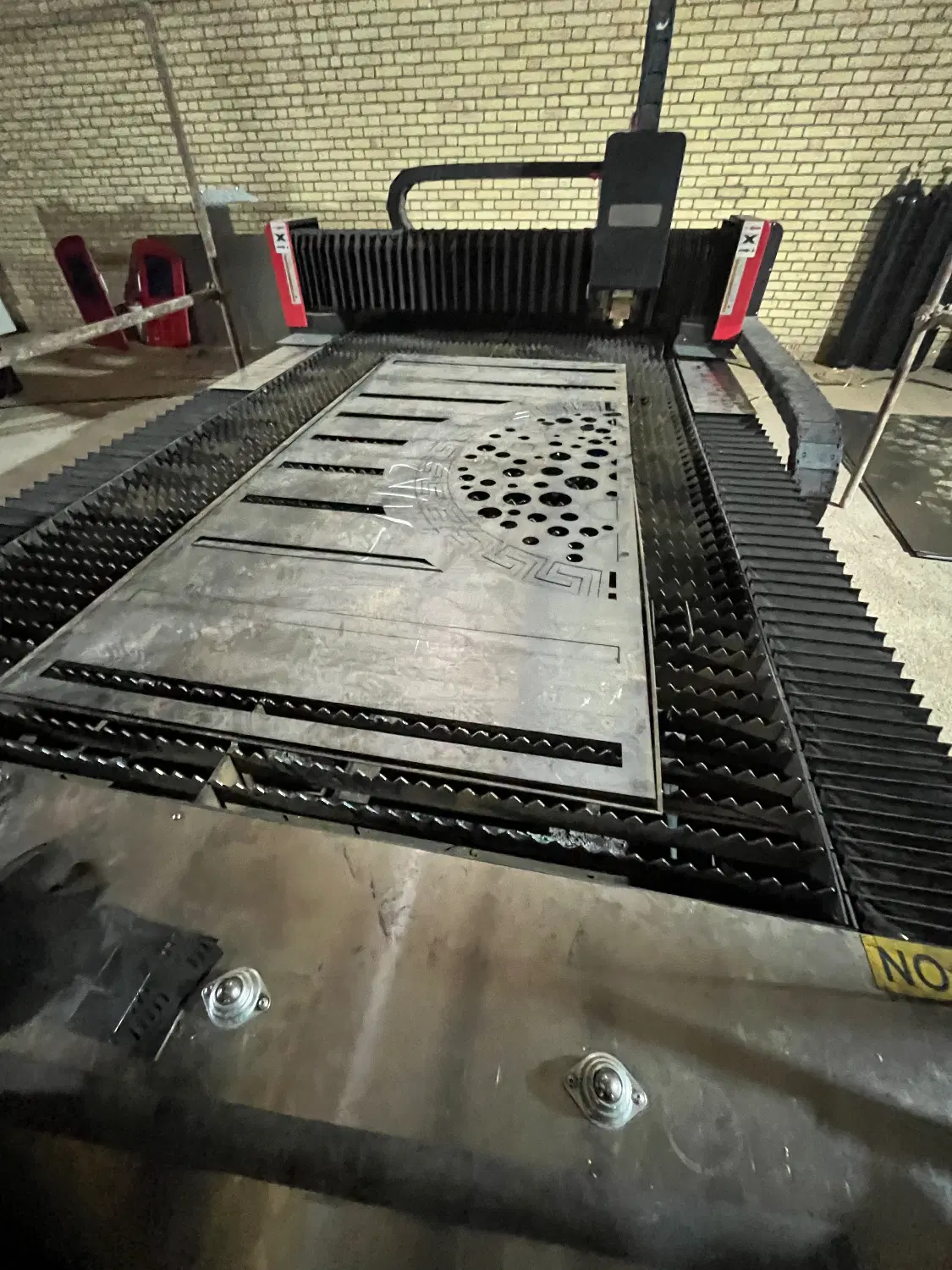 ظرفیت خالی خدمات برش لیزر فایبر و خم‌کاری CNC