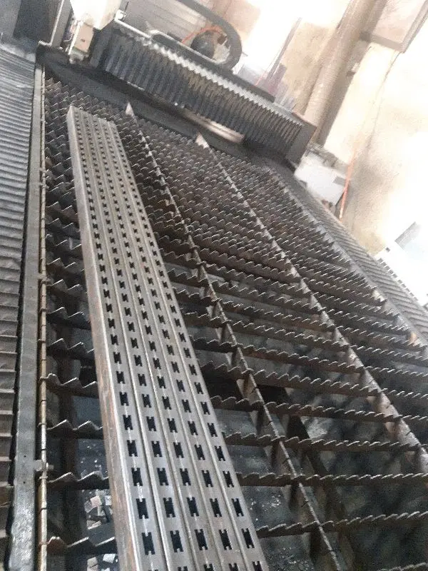 ظرفیت خالی ارائه خدمات برش، خم‌کاری و پانچ CNC فلزات در ماهدشت