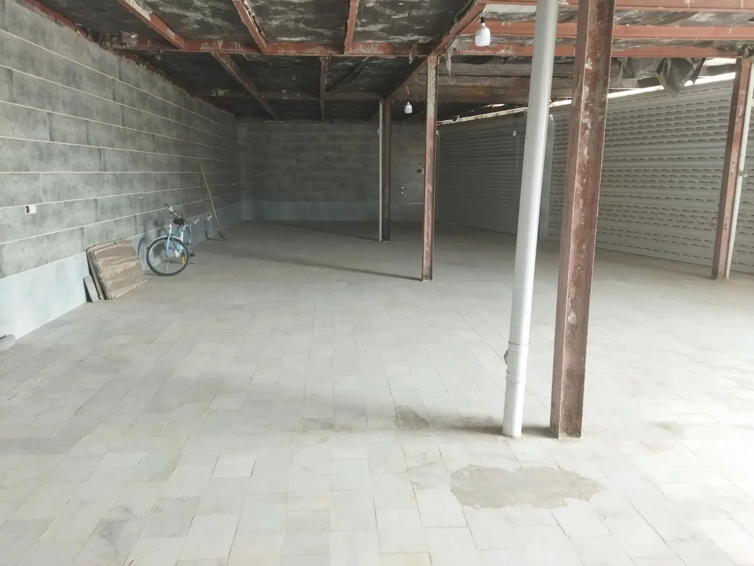ظرفیت خالی  اجاره فضای حدود ۲۰۰ متری مناسب کارگاه یا انبار در حاجی‌آباد بیرجند